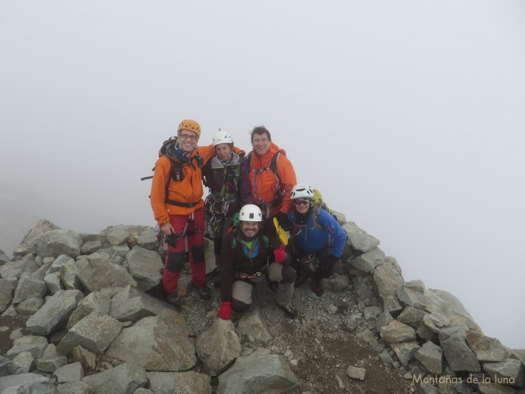 Pep, Flora, Francesc, Xavi y Carles en la cima del Pic du Midi d'Ossau, 2.885 mts.